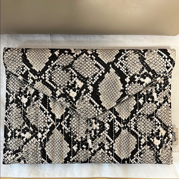 Ju-Ju-Be Tan and Black Tote with Exotic Accents Diaper Bag - Picture 7 of 10